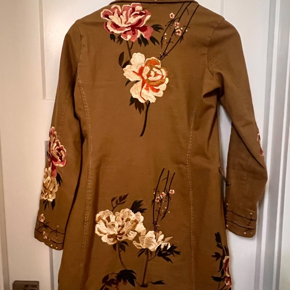 DB Floral Jacket. Like New. Large. - Picture 2 of 6